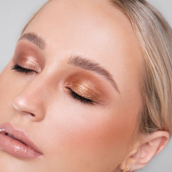 Rose Gold Liquid Eyeshadow - Picture 2 of 2